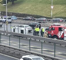 Üsküdar'da meydana gelen kazada yan yatan otomobilin sürücüsü yaralandı