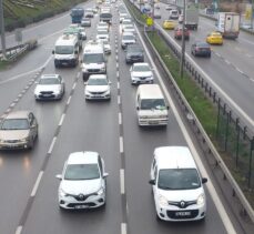 Yağış nedeniyle İstanbul'un bazı ilçelerinde trafik yoğunluğu oluştu