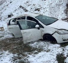 Yozgat'ta devrilen otomobildeki 5 kişi yaralandı