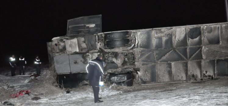 Yozgat'ta yolcu otobüsü devrildi, 1 kişi öldü, 25 kişi yaralandı