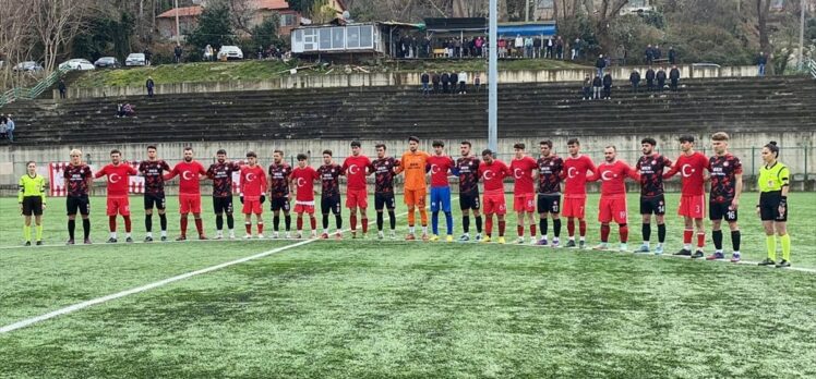 Zonguldak'ta amatör lig hakem ve futbolcuları depremde hayatını kaybedenleri andı