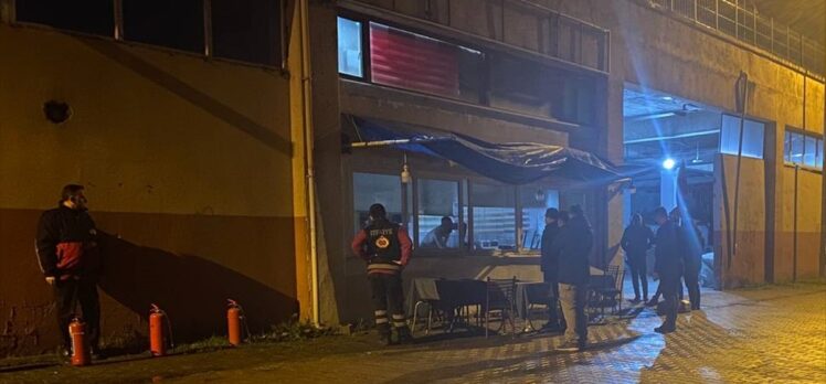 Zonguldak'ta eşini ve iki çocuğunu bıçakla rehin alan kişiyi polis ikna etti