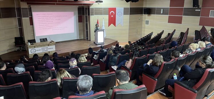 Zonguldak'ta sağlık çalışanlarına “depremzedelerle doğru iletişim eğitimi” veriliyor