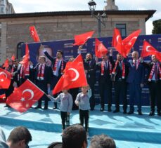 AK Parti'li Belgin Uygur, Balıkesir'de aday tanıtım programında konuştu: