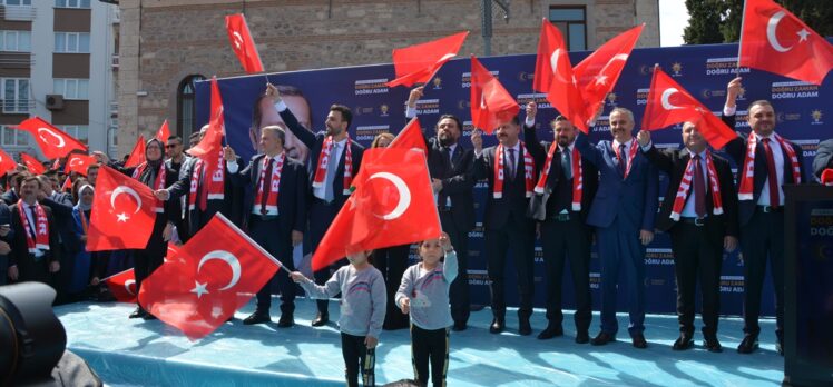 AK Parti'li Belgin Uygur, Balıkesir'de aday tanıtım programında konuştu: