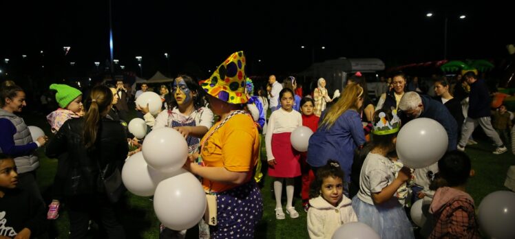 AK Parti'li İnan İzmir'de çocukların 23 Nisan sevincine ortak oldu