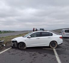 Aksaray'da bariyere çarpan otomobildeki 4 kişi yaralandı