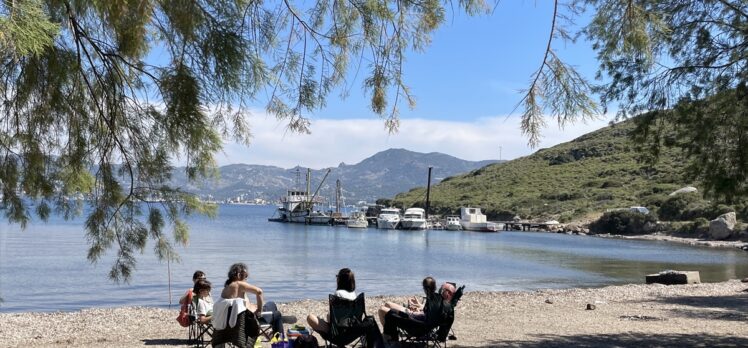 Antalya ve Muğla sahillerinde bayram tatili yoğunluğu yaşanıyor