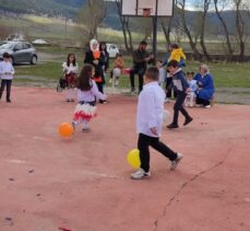 Ardahan'da ilkokul öğrencileri deprem bölgesindeki kardeş okulları için kermes düzenledi