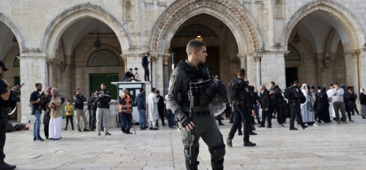 GÜNCELLEME – Yahudi yerleşimciler, İsrail polisi eşliğinde Mescid-i Aksa'ya baskın düzenledi