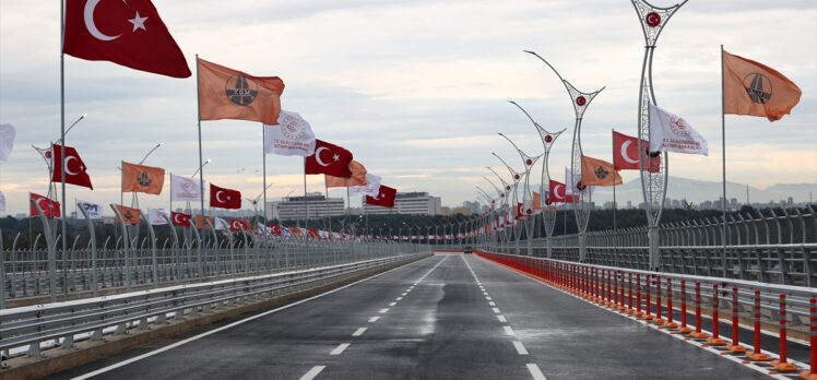 Bakan Karaismailoğlu, yarın açılacak Adana 15 Temmuz Şehitler Köprüsü'nü inceledi: