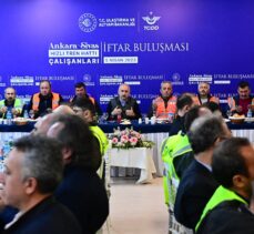 Bakan Karaismailoğlu, Ankara-Sivas Hızlı Tren Hattı çalışanlarıyla iftar yaptı