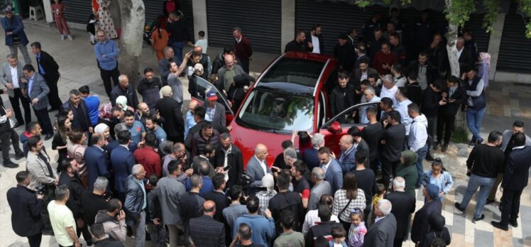 Bakan Kirişci, Türkiye'nin yerli otomobili Togg'u Kahramanmaraşlılar ile buluşturdu