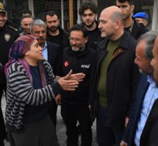 Bakan Soylu, Adıyaman'da kurulan prefabrik çarşıdaki esnafı ziyaret etti