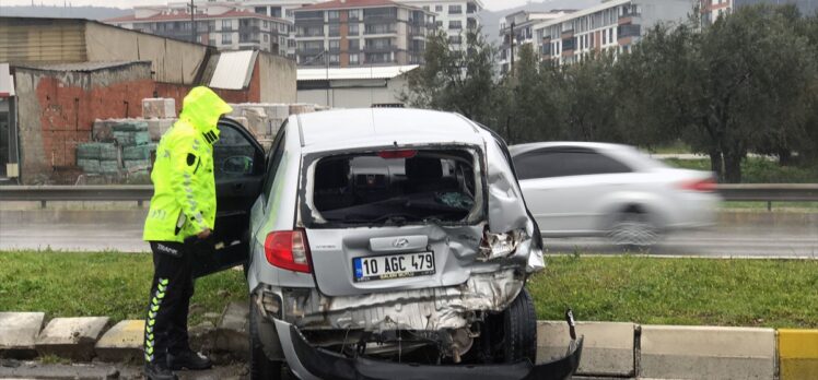 Balıkesir'deki trafik kazasında 4 kişi yaralandı