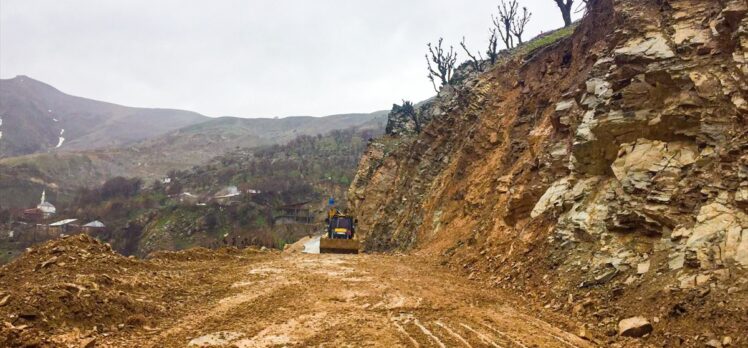 Batman'da heyelan nedeniyle kapanan  yollar ulaşıma açıldı