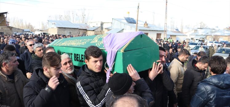 Bayburt'ta kazada hayatını kaybeden uzman çavuş ile eşi ve kızının cenazesi defnedildi