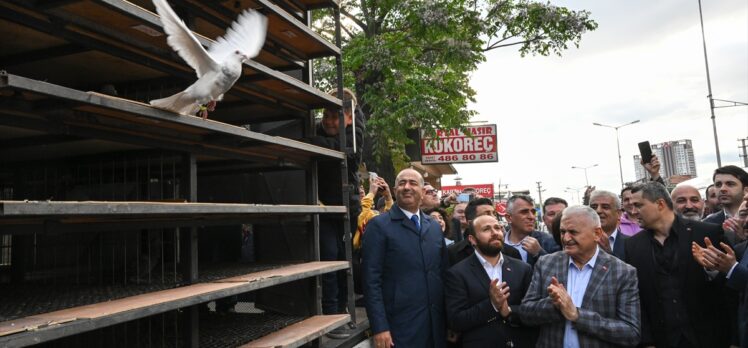 Binali Yıldırım, İzmir'de Evlad-ı Fatihan Derneği üyeleriyle buluştu: