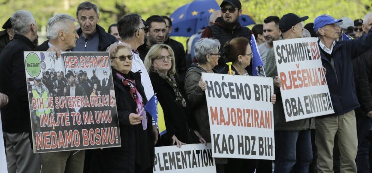 Bosna Hersek'te Yüksek Temsilci Schmidt aleyhine gösteri düzenlendi