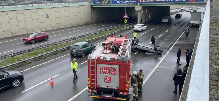 Çekmeköy'de ters dönen otomobilin sürücüsü yaralandı