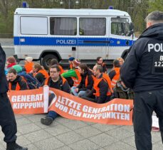 Çevreciler, Berlin'de Alman hükümetinin iklim politikasını protesto etti