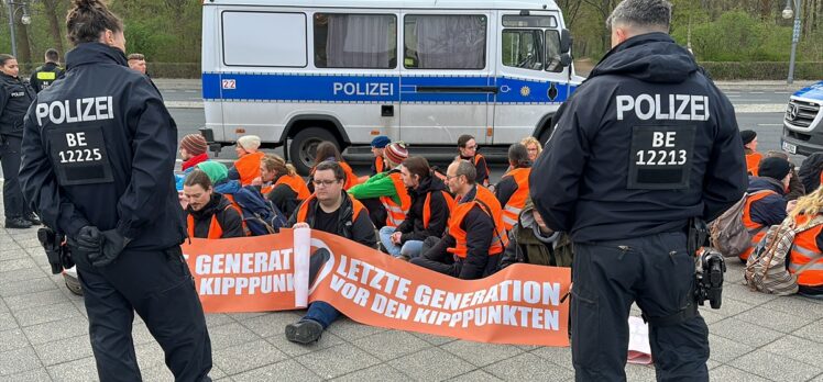 Çevreciler, Berlin'de Alman hükümetinin iklim politikasını protesto etti