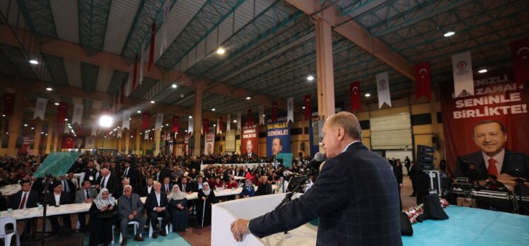 Cumhurbaşkanı Erdoğan Denizli'de vatandaşlarla iftarda bir araya geldi: (1)