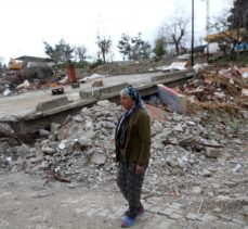 Depremde eşini kaybeden kadın yaşadıklarını anlattı