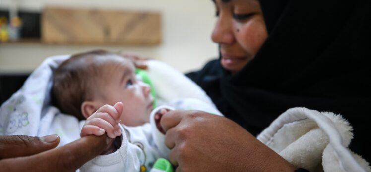 Depreme kuvözde yakalanan Meryem bebek iki ay sonra ailesine kavuştu