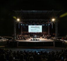 Depremlerde 7 üyesini kaybeden Antakya Medeniyetler Korosu, İzmir'de konser verdi