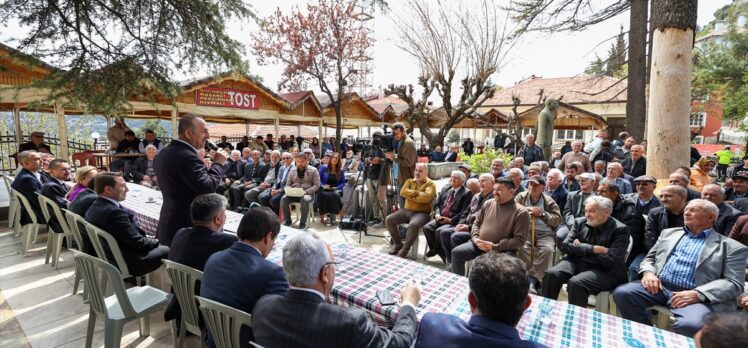 Dışişleri Bakanı Çavuşoğlu, Antalya'da vatandaşlarla bayramlaştı: