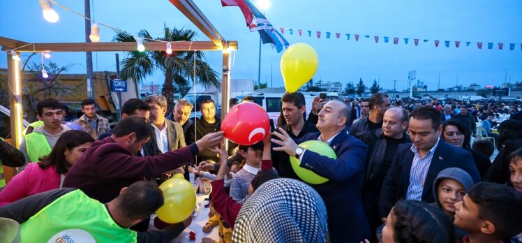 Dışişleri Bakanı Mevlüt Çavuşoğlu, Antalya'da vatandaşlarla iftar yaptı: