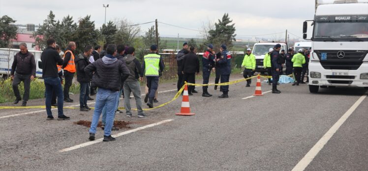 Diyarbakır'da hafif ticari araç yol çalışması yapan işçilere çarptı