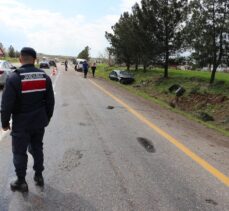 Diyarbakır'da şarampole devrilen otomobildeki 5 kişi yaralandı