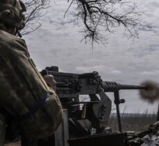 Donetsk bölgesinde ön cephedeki Ukraynalı askerler, Rus mevzilerine yoğun atış yapıyor