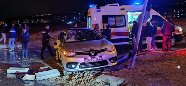 Elazığ'da tır ile çarpışan otomobildeki 3 kişi yaralandı