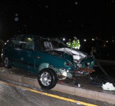 Erzurum'da elektrik direğine çarpıp alev alan otomobilin sürücüsü yaralandı