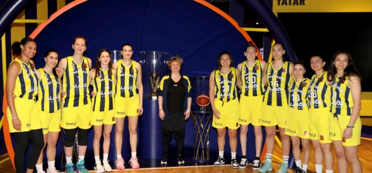 Fenerbahçe'nin kazandığı FIBA Kadınlar Avrupa Ligi kupası, müzesinde