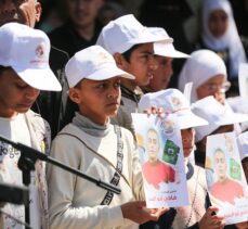 Gazzeli çocuklar İsrail hapishanelerinde tutuklu babalarını görme talebiyle gösteri düzenledi