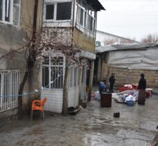 Hakkari'de sağanak nedeniyle bir evi su bastı