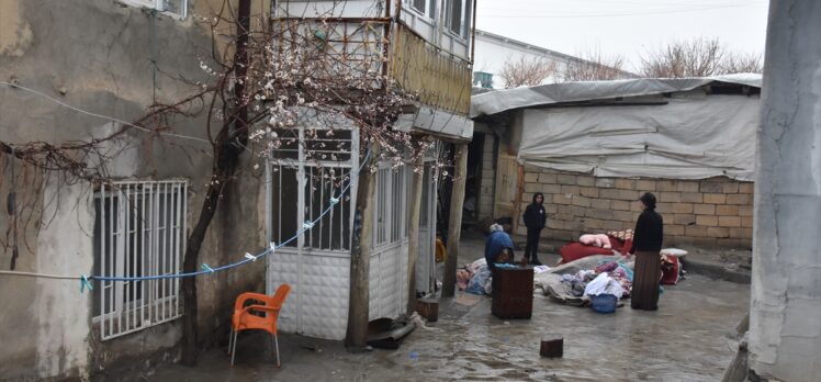 Hakkari'de sağanak nedeniyle bir evi su bastı