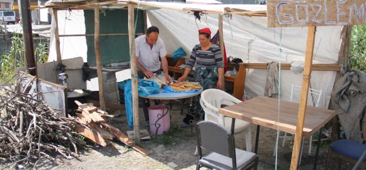 Hatay'da depremzede kadın gözleme yaparak aile bütçesine katkı sağlıyor