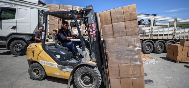 Hatay'da “iyilik fabrikası” gönüllüleri depremzedeleri yalnız bırakmıyor