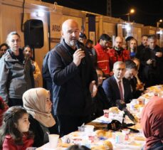 İçişleri Bakanı Soylu, İskenderun'da depremzedelerle iftarda buluştu: