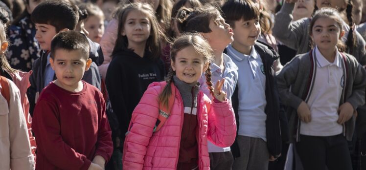 İstanbul'da öğrenciler için ders zili yeniden çaldı