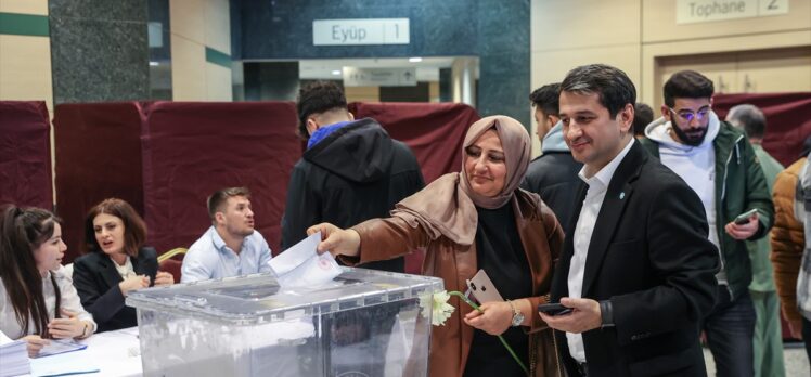 İYİ Parti'nin İstanbul'daki temayül yoklaması başladı