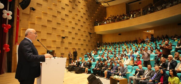 İzmir İktisat Kongresi binasının ilk misafirleri çocuklar oldu