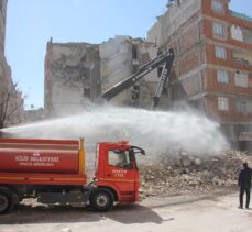 Kilis'te çöken 4 katlı binanın enkaz kaldırma işlemi sürüyor