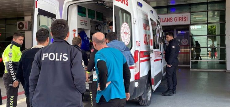 Kırıkkale'de otomobilin çarptığı trafik polisi yaralandı