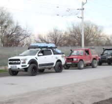 Offroad tutkunları depremzedeler için engebeleri aşıyor